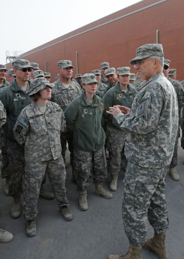 Army Chief of Staff Gen. George W. Casey visits medical center at Kandahar, Afghanistan