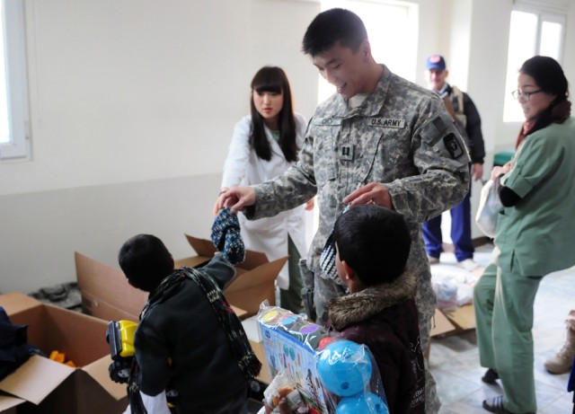 Commo troops spread cheer to Afghans