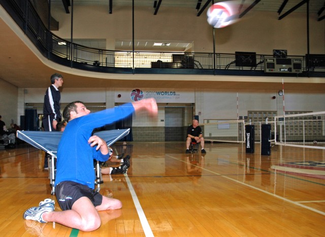 Soldiers prep for sitting volleyball Warrior Games