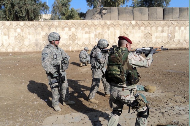 \&#039;Lightning&#039;&#039; battalion Soldiers train Iraqi Army personal security detachment
