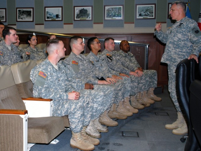 Johnson thanks 8th Army Band for holiday concert