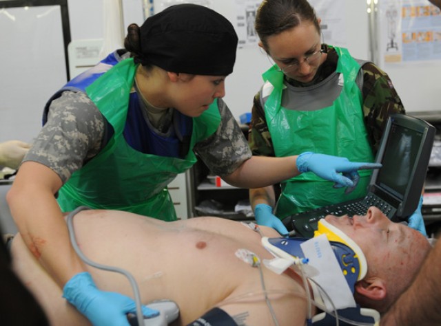 US and UK medical Soldiers conduct joint training
