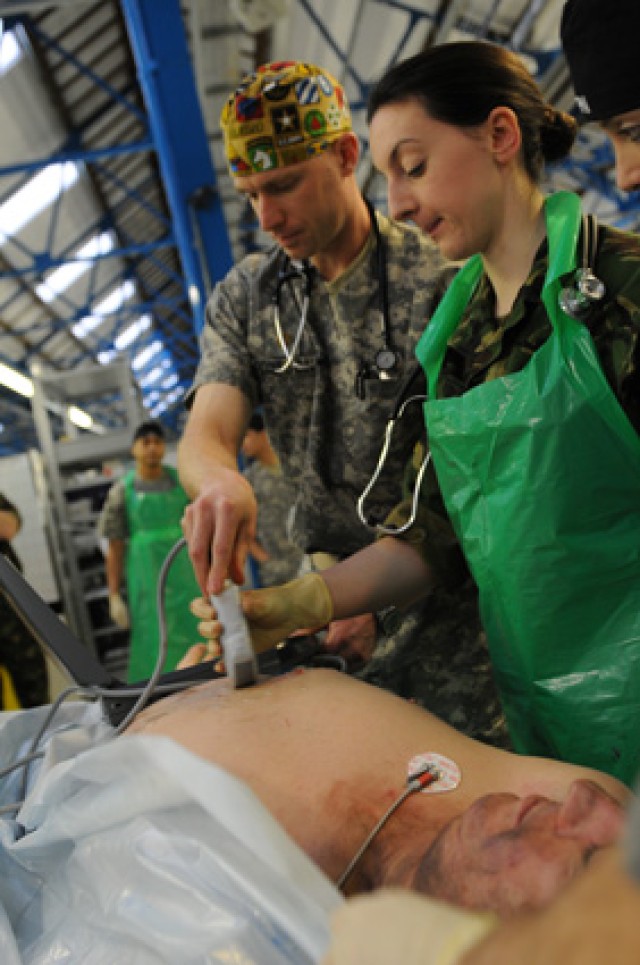 US and UK medical Soldiers conduct joint training