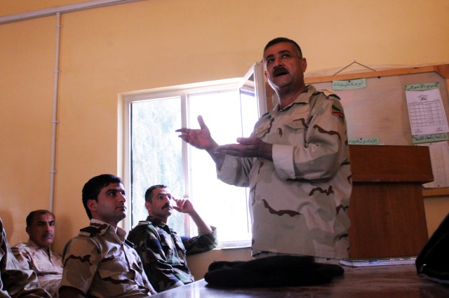 School enhances Iraqi Armor officers communications capabilities