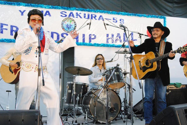 I Corps major entertains Yama Sakura participants with Elvis songs