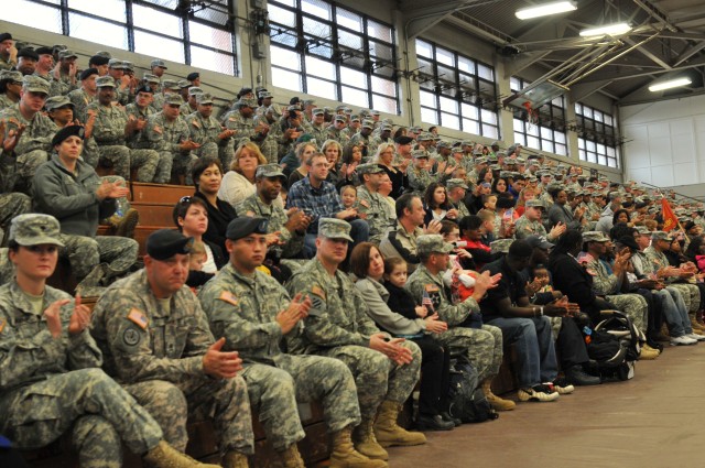 7th Sustainment Brigade &#039;Resolute Warriors&#039; case colors for deployment to Afghanistan, Iraq
