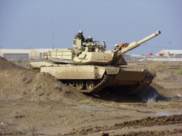 Vanguard Soldiers train Iraqis on M1A1