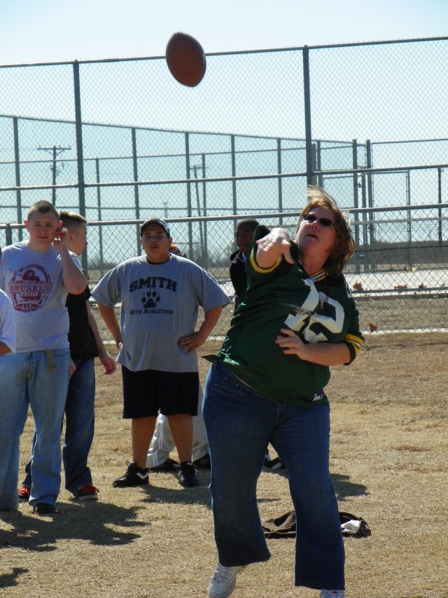 NFL players visit Fort Hood kids
