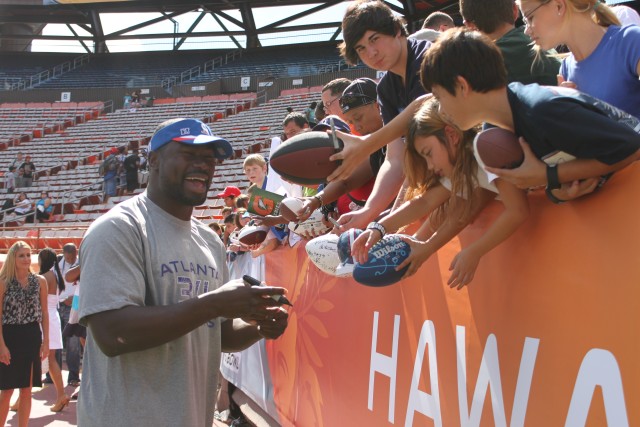 Families enjoy Ohana Day at Aloha Stadium