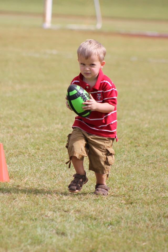 NFL Play 60: Kids play with the pros