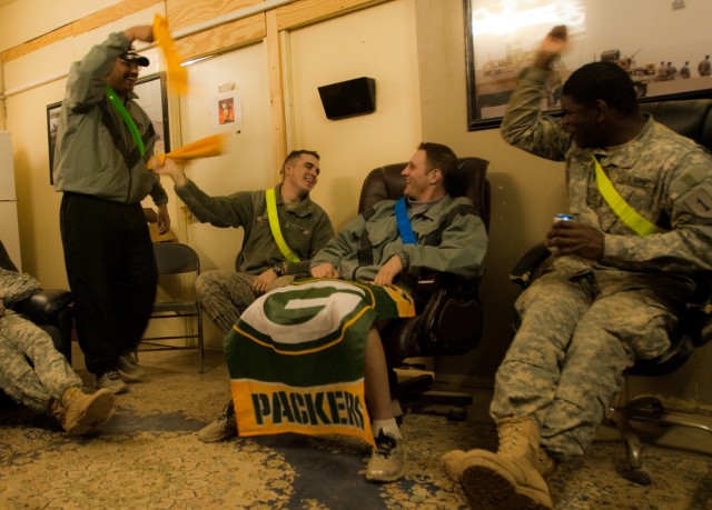Soldiers in Iraq watch Super Bowl