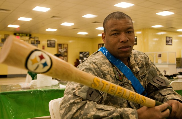 Soldiers in Iraq watch Super Bowl