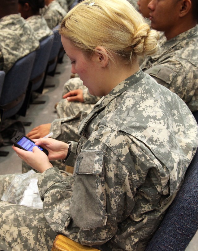 Mobile &quot;Apps&quot; - Supplying Soldiers with Training