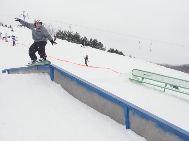 SNOWBOARD TRICK