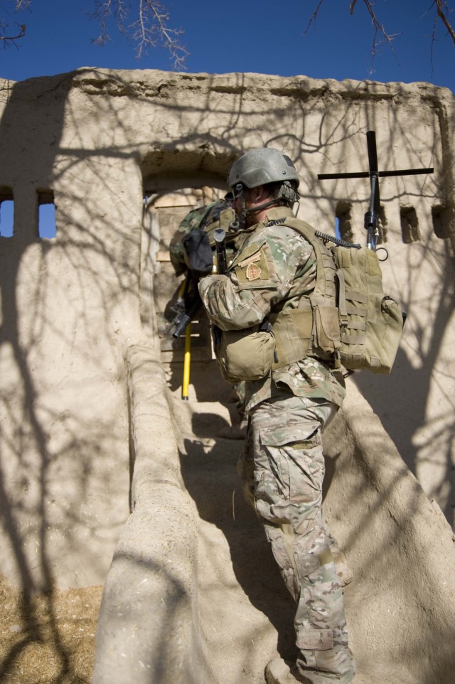 U.S. Special Forces Soldiers help secure Kandahar&#039;s Panjwai District