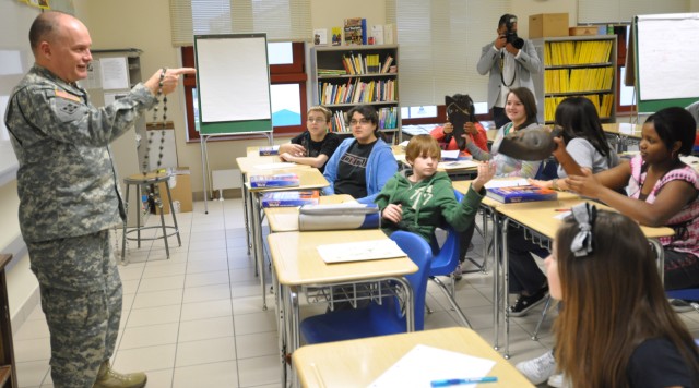 &#039;Mother of History&#039; at Vicenza Middle School