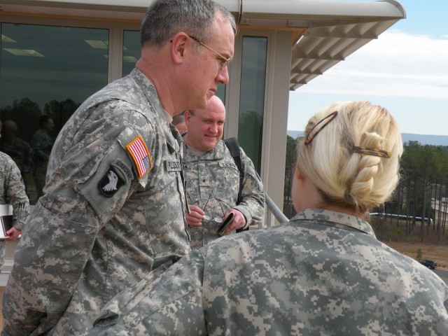 amc-senior-leaders-tour-new-home-article-the-united-states-army