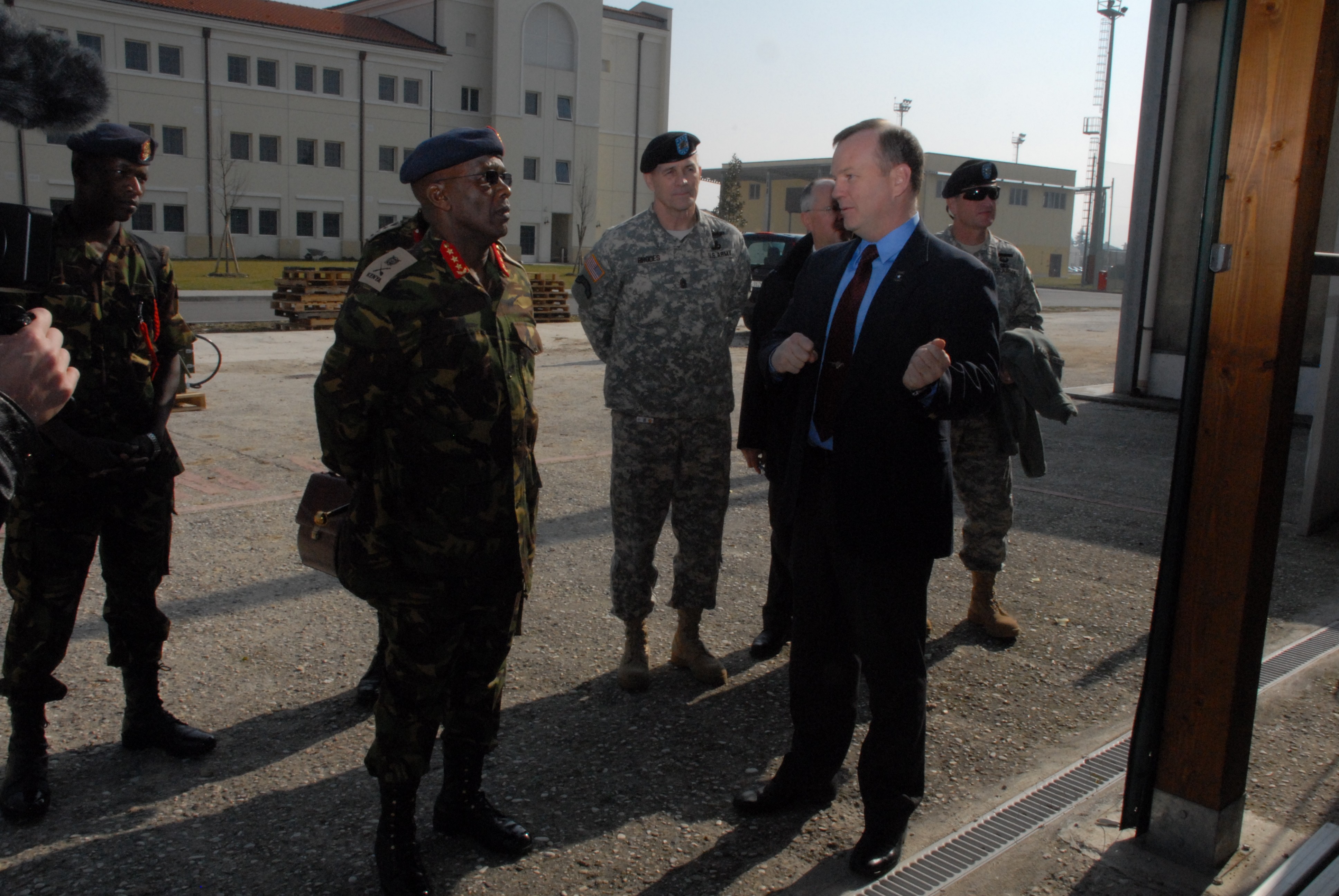 Kenyan Army Commander deepens partnership with U.S. Army Africa visit