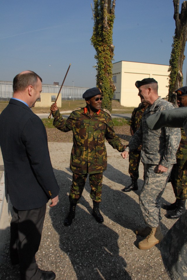 Kenyan Army Commander visits U.S. Army Africa
