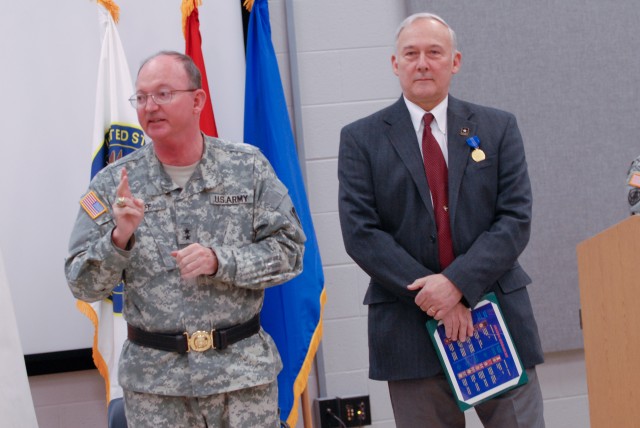 99th RSC Honors an &#039;Exceptional&#039; Civilian