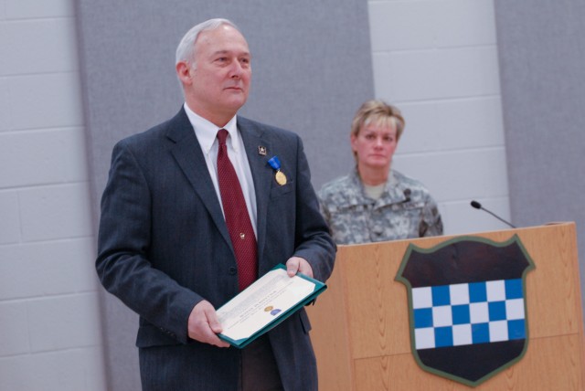 99th RSC Honors an &#039;Exceptional&#039; Civilian