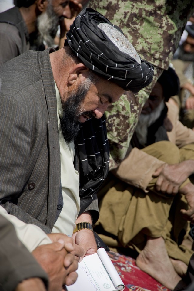 &#039;It starts here&#039;: District Governor gives guidance on security to Kandahar villagers