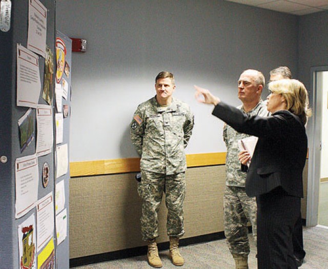 IMCOM commanding general, wife visit Fort Riley