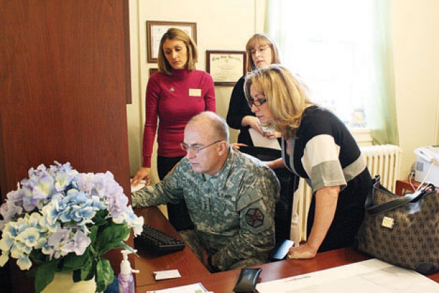 IMCOM commanding general, wife visit Fort Riley