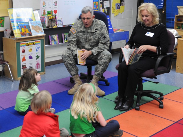 Eighth Army commander reads to 1st grade students