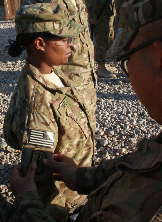 HHC Soldiers Fix Bayonets