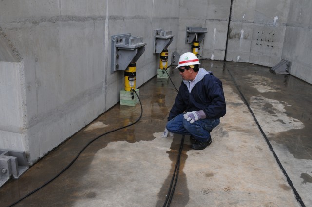 Heavy lifting keeps Corps dam in working order