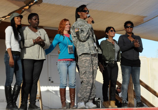 Female comedy troupe brings laughs to Soldiers 