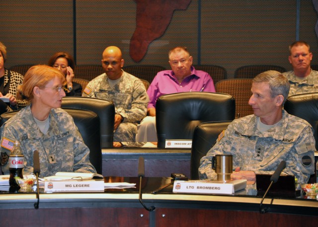 FORSCOM, INSCOM discuss ways to enhance partnership