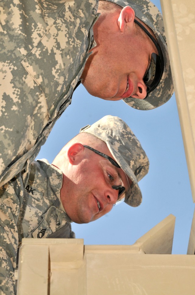 National Guard Leaders visit 863rd EN BN