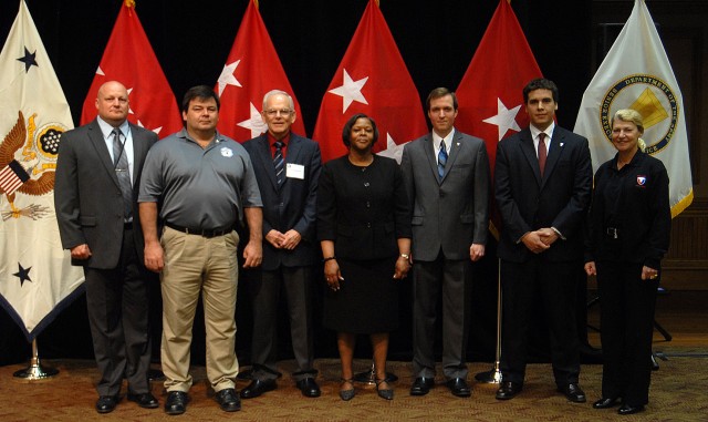GEN Dunwoody and Dr. O'Neil Pose With Honorees