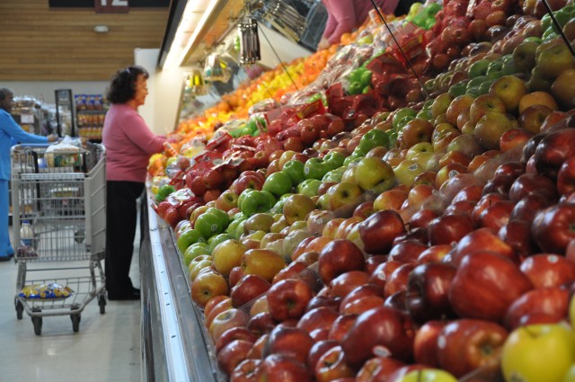 Monthly tour provides tips for healthful diets