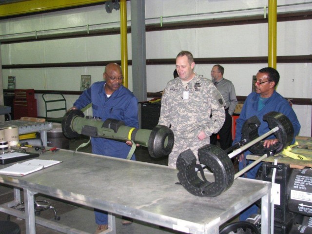 Rogers visits munitions center