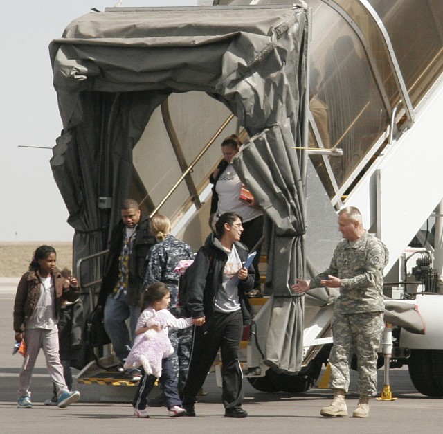 Fort Carson team aids Families returning from Japan