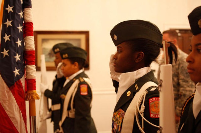 Luncheon salutes women&#039;s military service