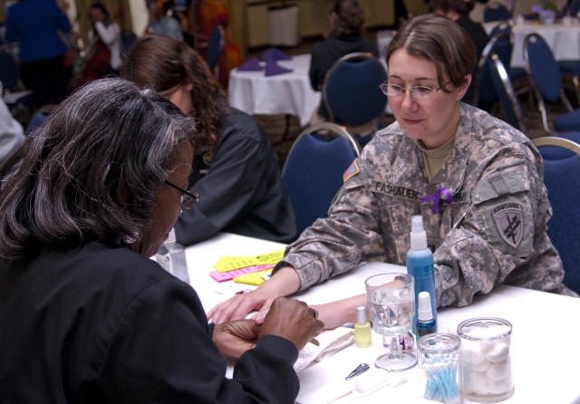 Fort Bragg wounded female Soldiers pampered by American Red Cross