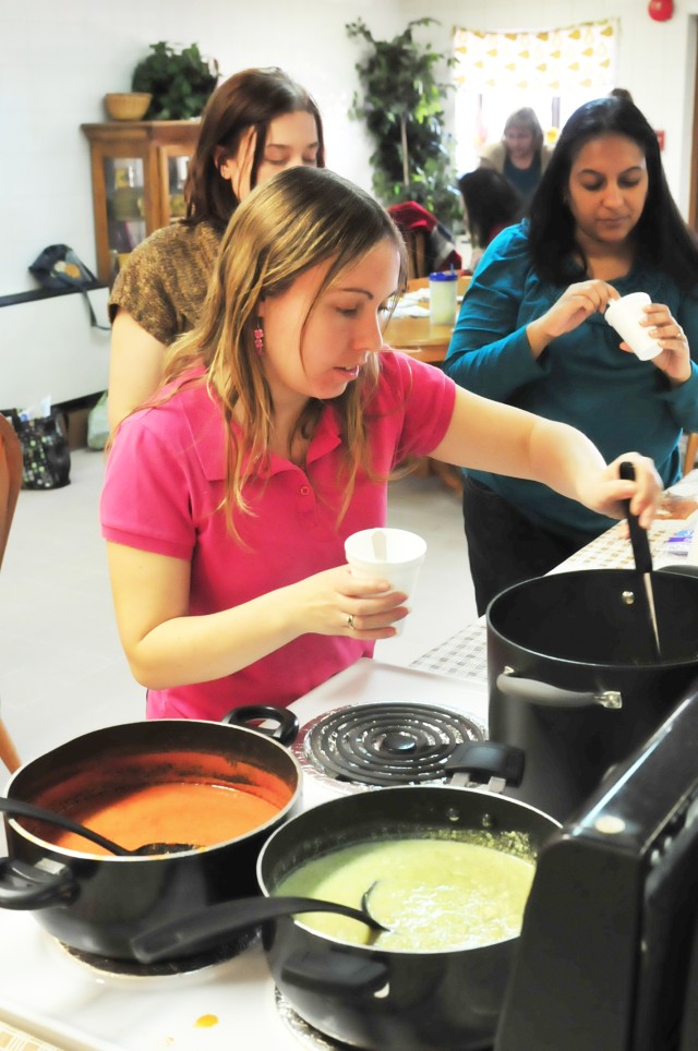 Spouses learn to &#039;Keep Off Pounds In Korea&#039;