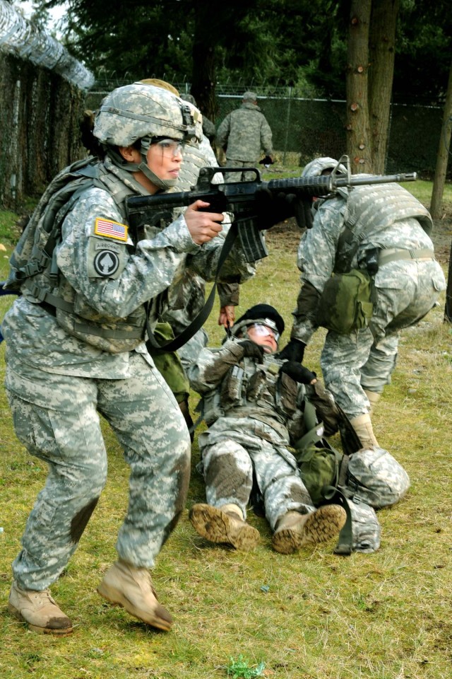 Soldiers learn to save lives