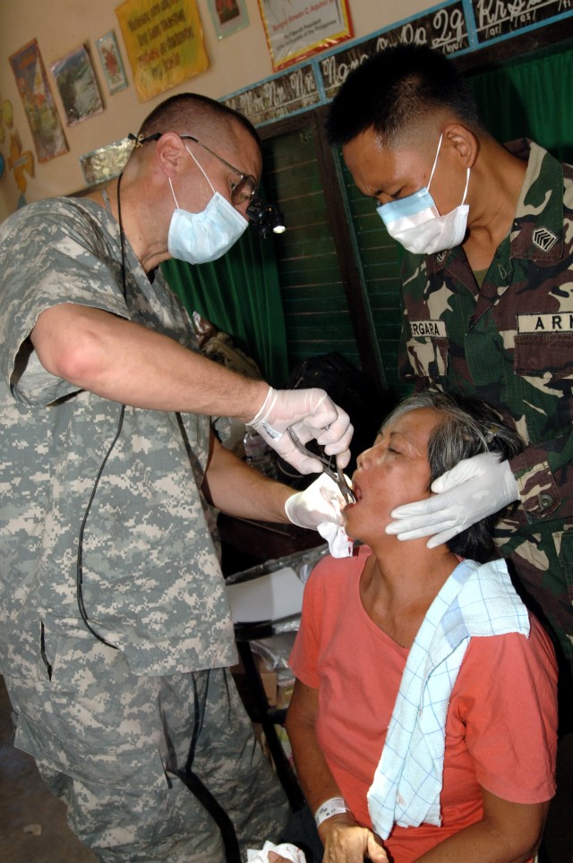 Dental care during Balikatan helps combined training