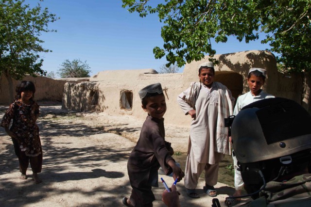 Special Forces, Afghan Police patrol western Kandahar