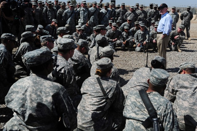 Gates talks to troops in Iraq