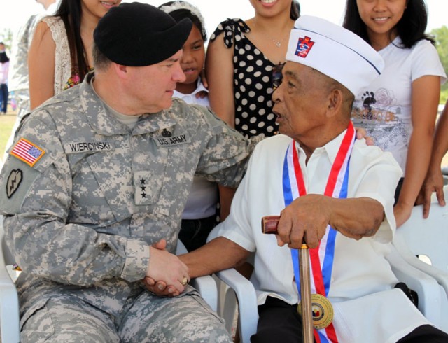 Lt. Gen. Wiercinski meets with Bataan Death March Survivor