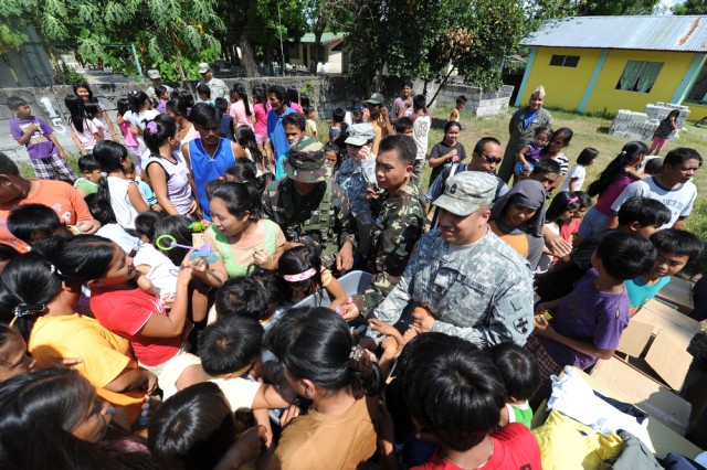 Philippine and US service members hand out toys