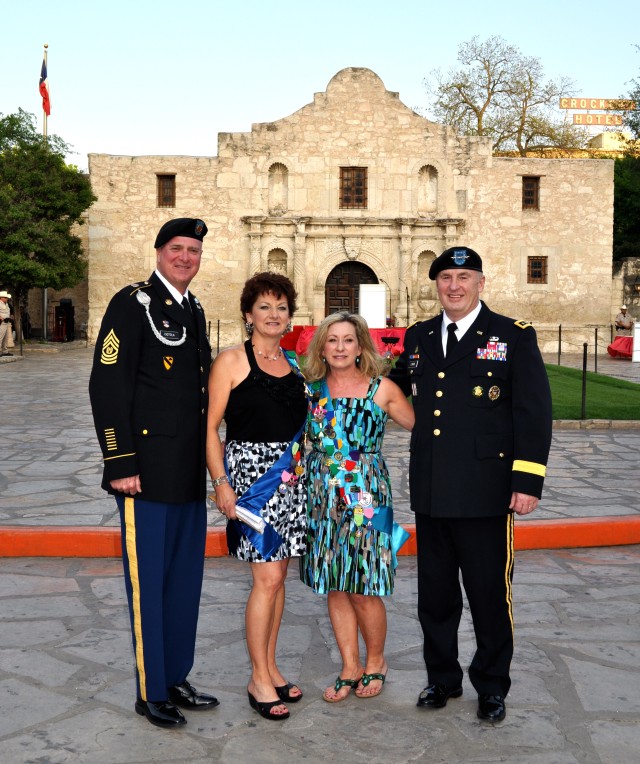 Command Sgt. Maj. Neil Ciotola, his wife Mrs. Beth Ciotola, Mrs. Sarah Lynch and Lt. Gen. Rick Lynch pose in front of the Alamo
