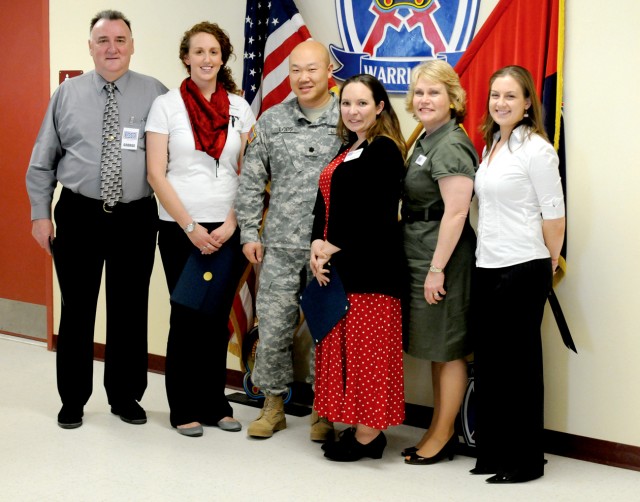 Fort Drum leader awards USO volunteers for warm welcome home to Soldiers