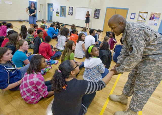 Fort Meade Soldiers visit Columbia middle school